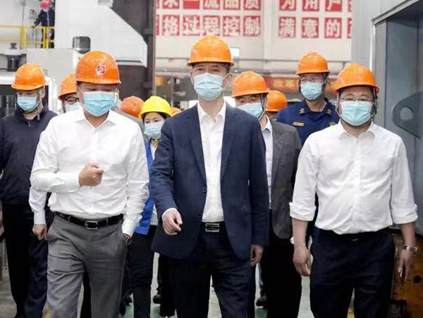 市政府黨組成員、新區(qū)黨工委副書記錢洪文蒞臨我司考察指導(dǎo).jpg